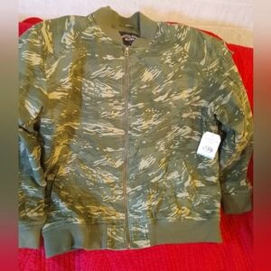 NWT Vintage Canyon River Blues Olive Green Camo Jacket Men's XL. FF213